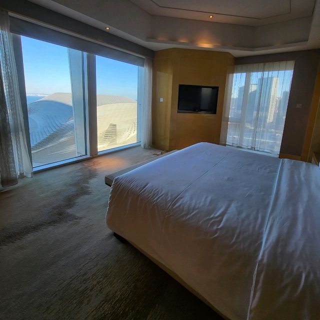 Hilton Dalian 5 star hotel in the city 🏙️