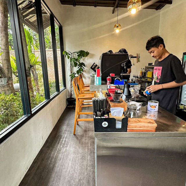 PAWOM AYOE DINE & BREW