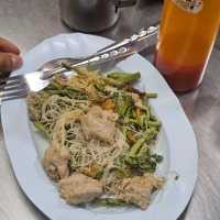หมี่ผัดกระเฉดที่จริงใจ อร่อยสุดในกรุงเทพ