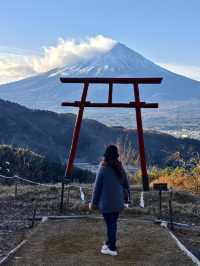 富士遙拜所，可以同時拍到鳥居及富士山
