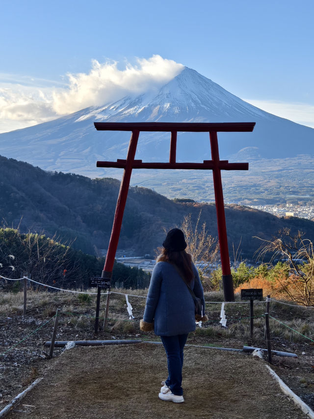 富士遙拜所，可以同時拍到鳥居及富士山