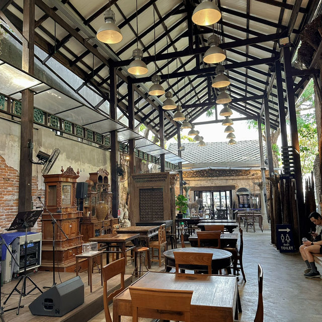 มานั่งคาเฟ่ริมน้ำที่HONG SIENG KONG🏡