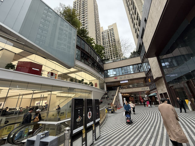 深圳卓悅中心：藝術與購物完美結合，打卡影相一流！📸🛍️