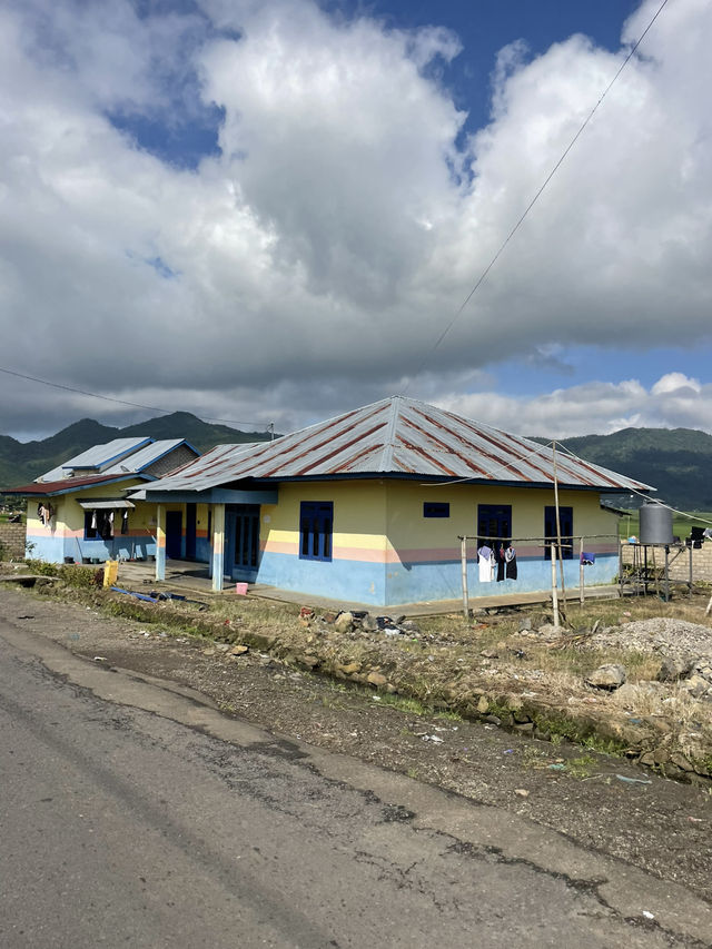 A Road of Color: The Joy of Driving Through Redjang’s Villages 🚗🎨 