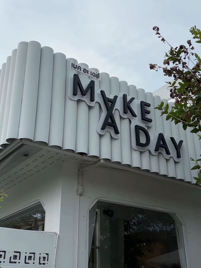 คาเฟ่กุยบุรี Make A DAY