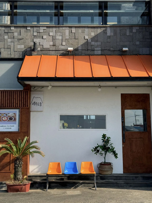  A Tranquil Escape to Woljeongri Beach, Jeju Island