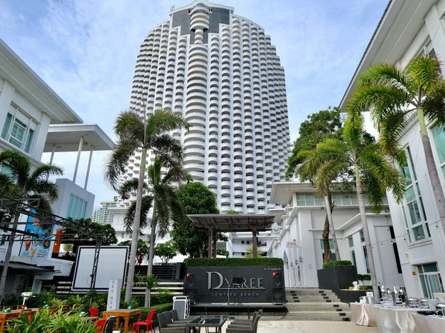 นอนสบายเห็นวิวทะเล @ D Varee Jomtien Beach Pattaya