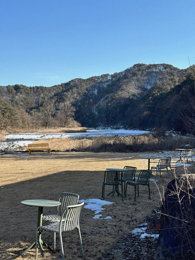 사계절 통창뷰가 아름다운만큼 숨어버린 카페🩵
