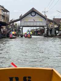 เที่ยว “ตลาดน้ำดำเนินสะดวก” กัน 🛶✨