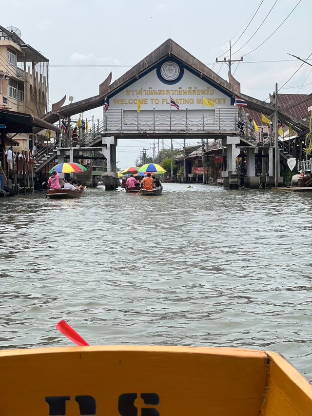 เที่ยว “ตลาดน้ำดำเนินสะดวก” กัน 🛶✨