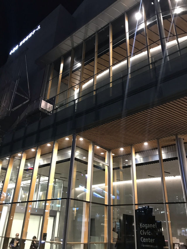 【東京　武蔵小金井駅南口エリア　光と音楽の宮地楽器ホールと緑溢れる緑地公園、庭園、アートスポット、食を巡る】