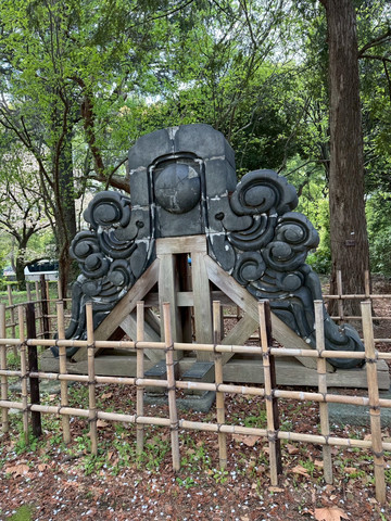 江戸の記憶にふれる！上野・黒田家屋敷の鬼瓦を見に行こう】 | Trip