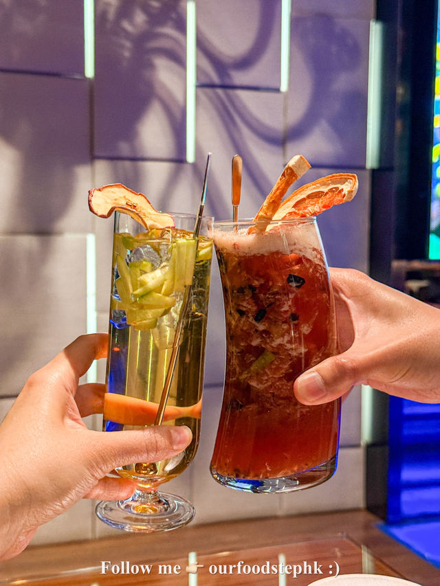☞ 頂樓泳池旁的Bar！夜景+美食+調酒三重享受！