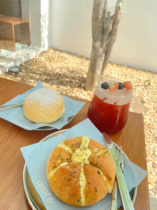 𝐪𝐨𝐨𝐟𝐞 𝐜𝐚𝐟𝐞'​ (คูเฟ่ คาเฟ่)