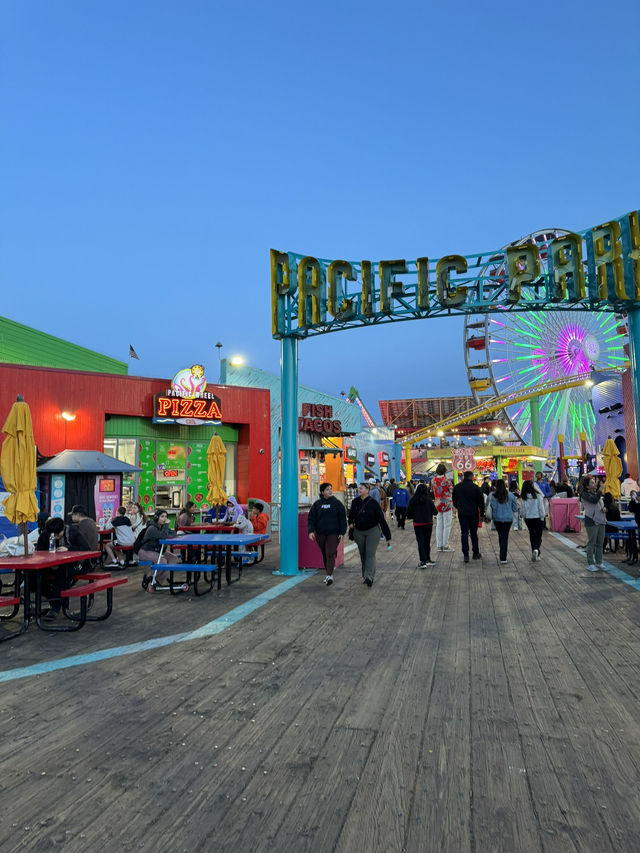 🎡 산타모니카 부두, LA의 클래식 해변 명소!