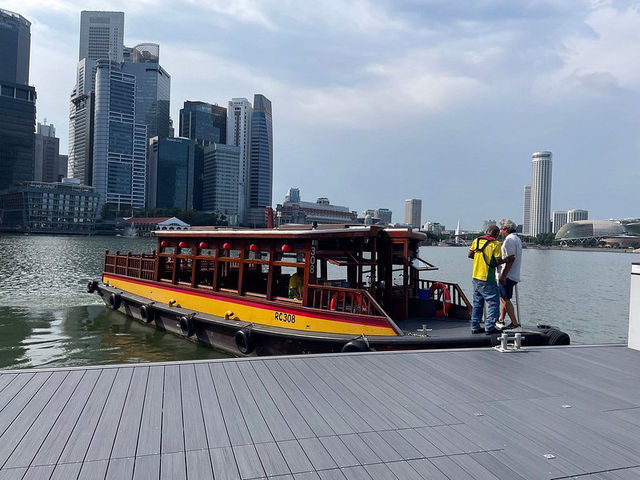 “Reflections of Time: The Soul of Singapore River”