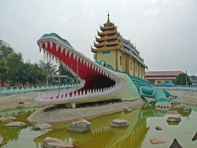 🌏 Myawaddy Mischief: Border Bazaars, Boat Rides & the Best Noodles You’ll Ever Cry Over
