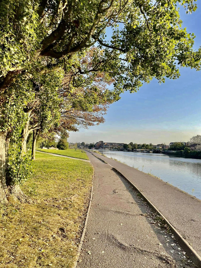 A Family Day by the River at Riverside Park