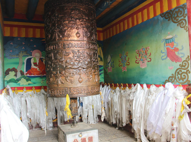 【松賛林寺｜Songzanlin Monastery】 “ミニポタラ宮”とも呼ばれる、チベット文化が息づく壮麗な寺院