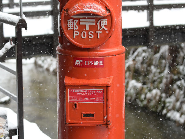 去到阿信的故鄉山形縣「銀山溫泉」擁有超過500年歷史以上的溫泉區。 走進《千與千尋》湯屋！超夢幻「雪景溫泉街」♨️ 「銀山溫泉」的日與夜景色，古色古香的溫泉老街，彷彿穿越時空回到了大正時