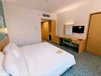“City Ease by the Lake: The Everly Putrajaya’s Smart Urban Stay”
