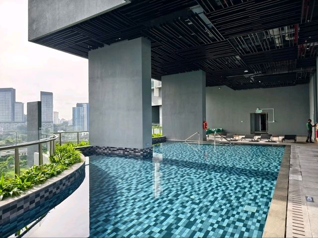 “Smart Stays, City Ways: Holiday Inn Bangsar’s Urban Simplicity”