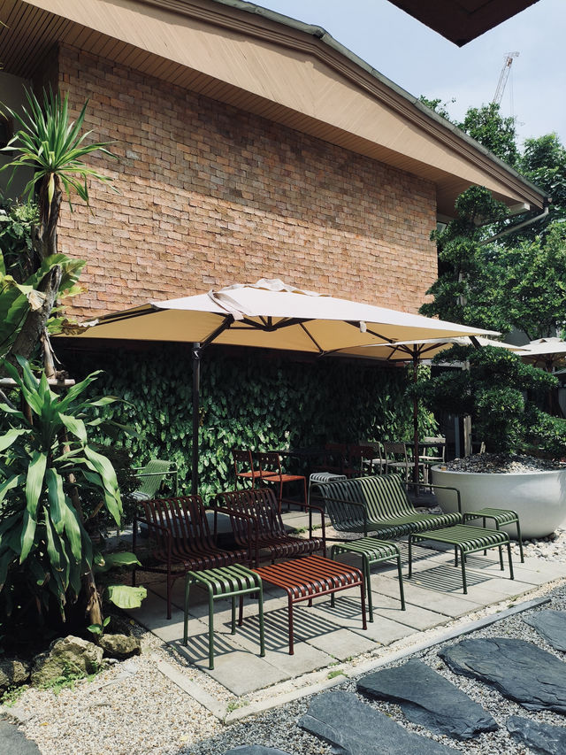 曼谷|網美咖啡廳 咖啡控的天堂 空間超大戶外空間很美 NANA Coffee Roasters Ari｜冠軍豆＋綠意座位
