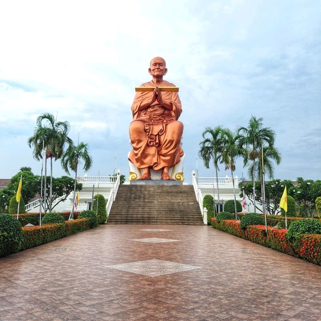 สักการะหลวงพ่อโสธรและหลวงพ่อโตองค์ใหญ่
