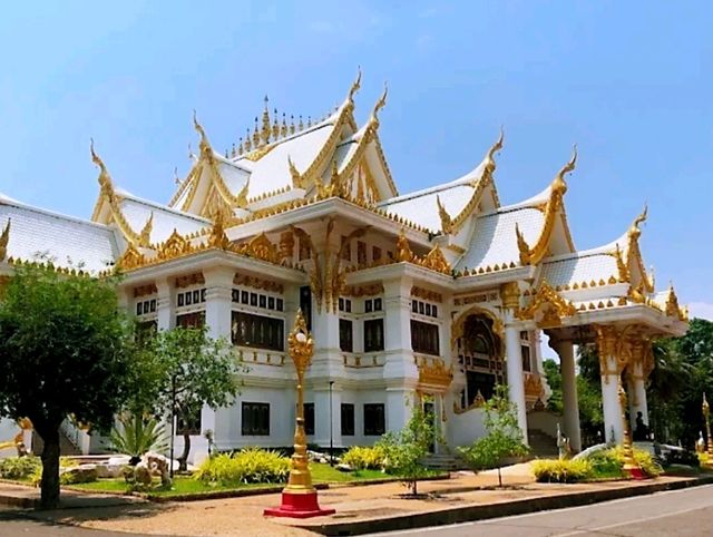 วัดพระธาตุพนมวรมหาวิหาร พระธาตุคู่เมืองนครพนม