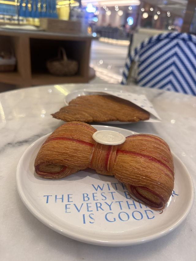 バンコク🇹🇭有名なエシレバターを使ったベーカリーカフェ