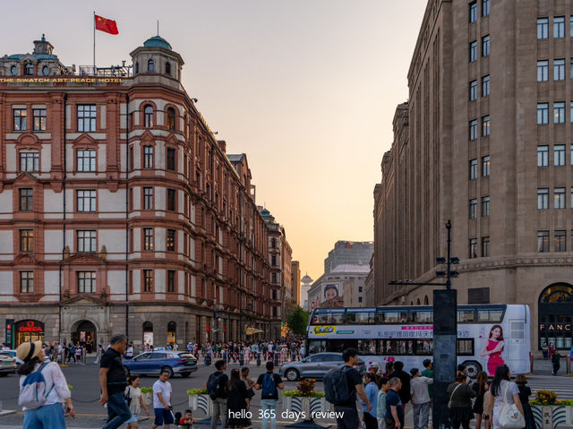 The Bund แลนด์มาร์กสุดไอคอนิกริมแม่น้ำหวงผู่