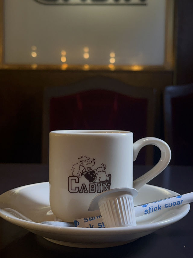 ☕️【大阪・南堀江 珈琲艇CABIN】船旅気分で朝時間を。道頓堀川沿いのレトロ喫茶で非日常を