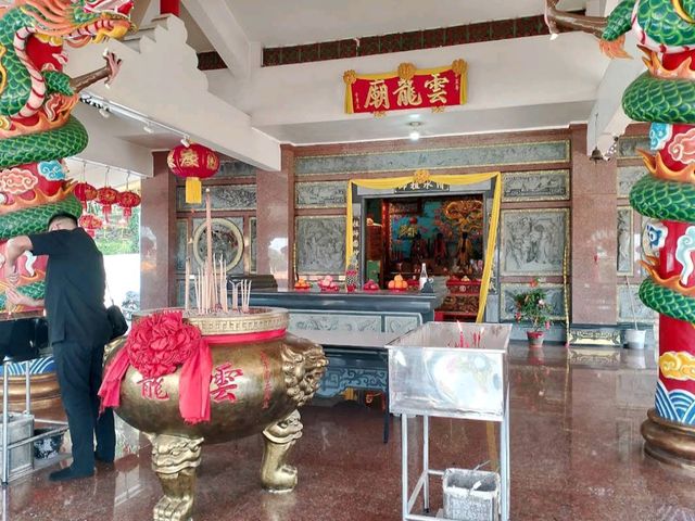 Wan Loong Chinese Temple (Yun Loon Temple)