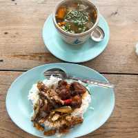 ร้าน โกแดง