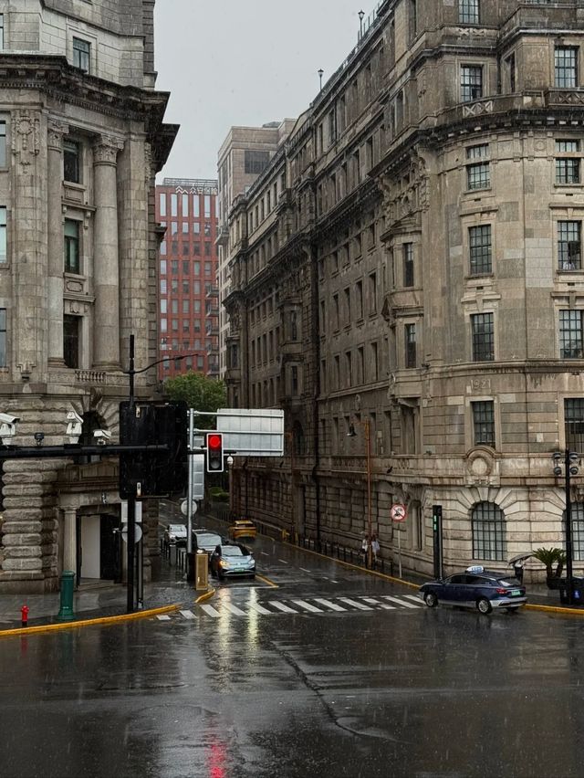 Bund on a Budget: Stunning Shanghai Shots Without Spending a Yuan