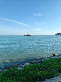 Where Sea Breeze Meets Coffee Beans – A Chill Spot by the Water