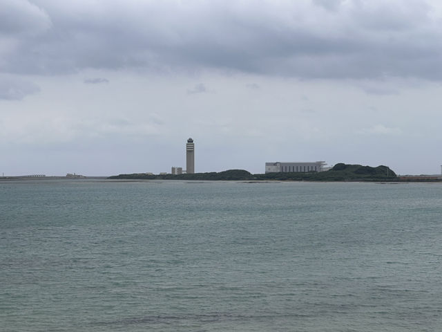 沖繩版聖托里尼！瀨長島絕美海景+飛機近距離掠頂，浪漫爆棚🌊✈️🌅