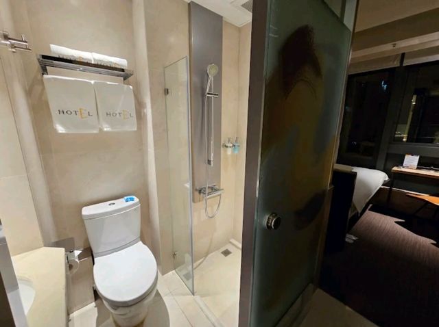 🌟 "E Hotel Hong Kong – Smart Comfort in the City’s Heart"