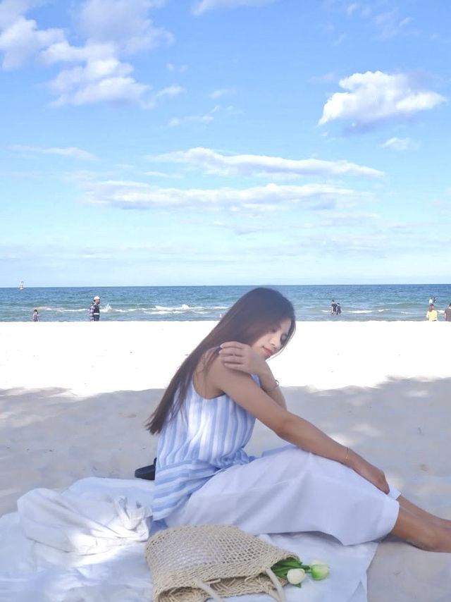 นั่งชมวิวทะเลริมหาดหัวหิน 🏖️
