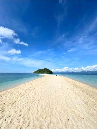 Cresta de Gallo – Romblon’s Untouched Sandbar Haven