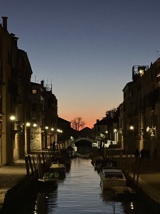 The Hour Of The Lion: Venice’s Twilight Ritual