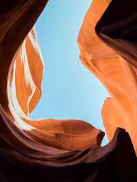 Sun-Kissed Splendor: Discovering the Breathtaking Beauty of Antelope Canyon!