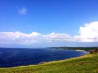 空と海が、すぐそこにある島で