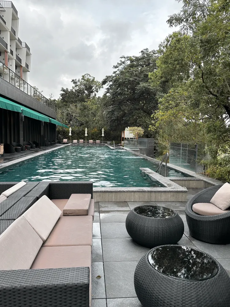台南住宿｜入住森林風泳池酒店。