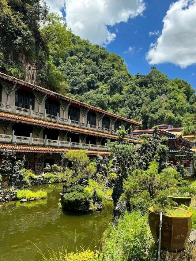 Sam poh Tong Temple