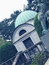 【入場無料の世田谷区立岡本公園民家園と　岩崎家廟堂、静嘉堂文庫財団のクラシカルな建物】