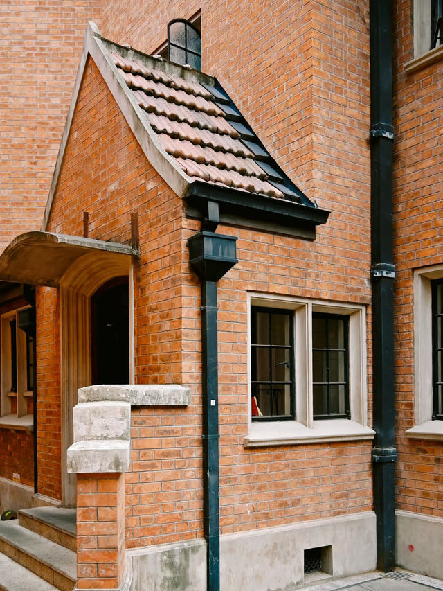 Charming Hidden Gem: 66 Wutong Courtyard by Architect Hudec