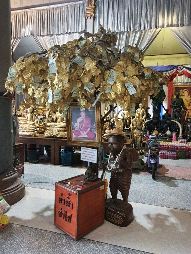 กราบ หลวงพ่อรวย วัดสว่างอารมณ์ (แคแถว) จ.นครปฐม