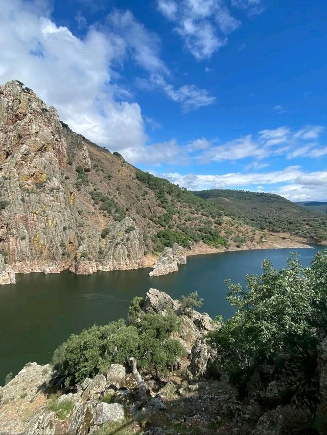 Birdwatching Bliss & Cliffside Views at Salto del Gitano