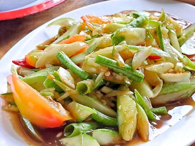 บ้านแดงริมน้ำ 🐔ส้มตำไก่ย่าง..แซ่บจนต้องบอกต่อ